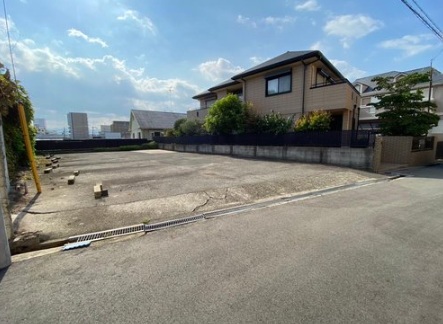 GoofeeHome's tweet photo. 🏡 豊中市岡町南3丁目｜建築条件なし土地

阪急宝塚線「岡町」駅まで徒歩約8分。
全2区画のうち残り1区画、2号地のご紹介です。

土地面積は約118.16㎡。
建築条件がないため、建築会社を選んで住まいづくりをご検討いただけます✨

販売価格：3,490万円
所在地：豊中市岡町南3丁目
現況：更地 https://t.co/has61iOsun