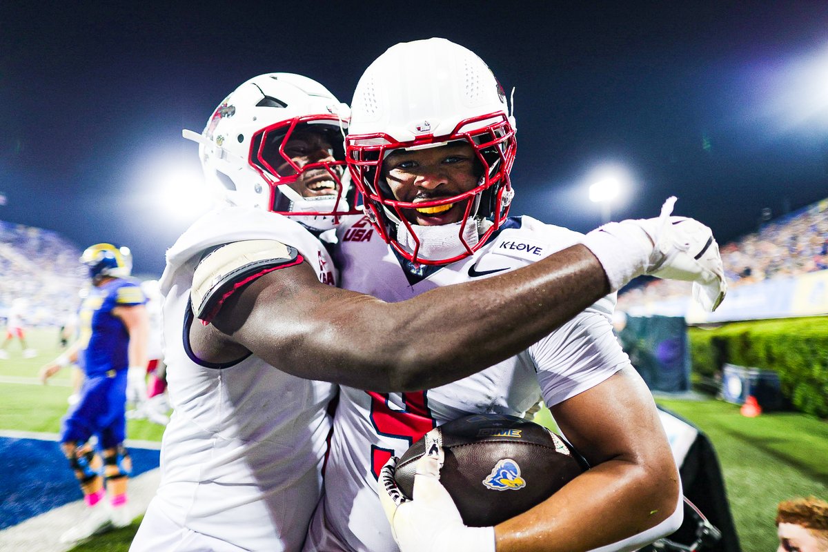 LibertyFootball's tweet photo. 🤡🤫🔥 https://t.co/g5YDclqt02