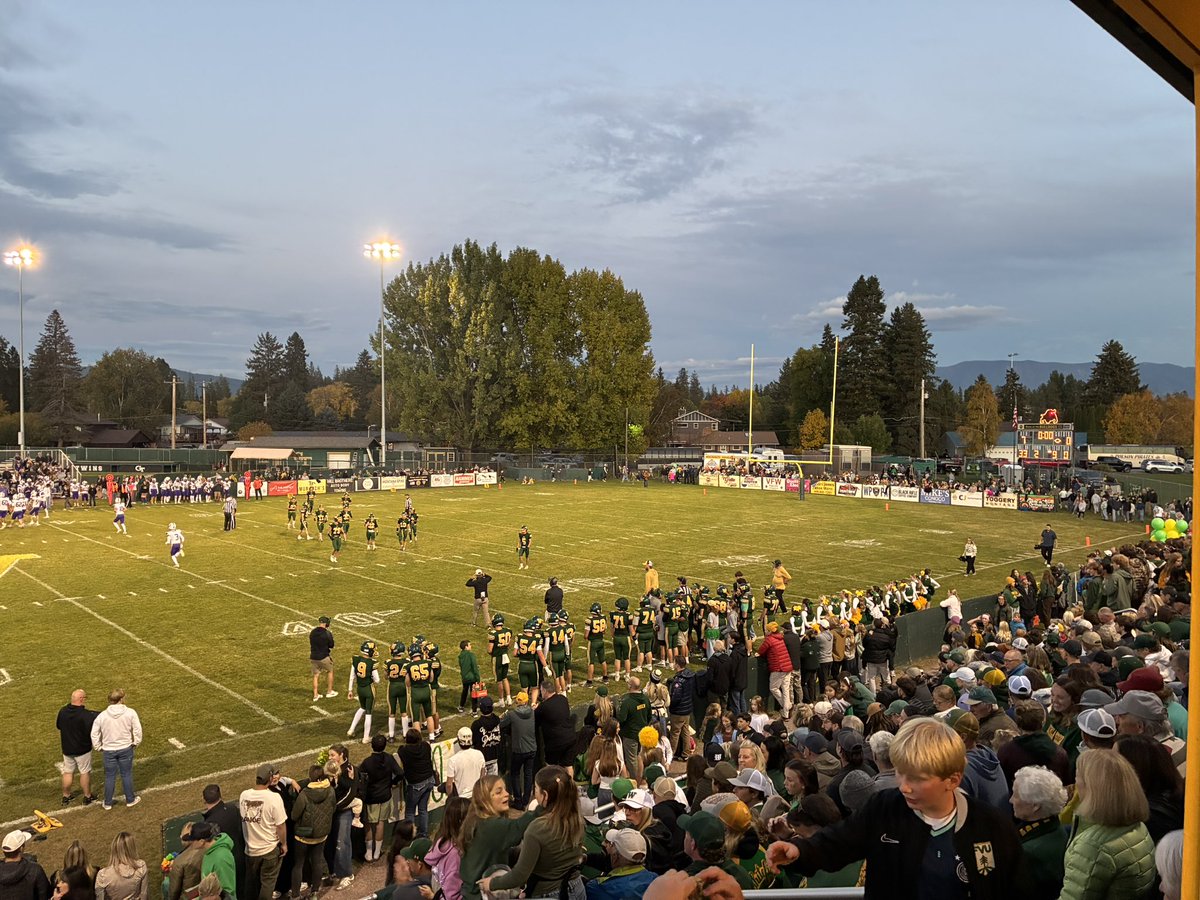 KHNK_AM's tweet photo. End 1 here in Whitefish as the Dawgs lead Polson 7-0 on homecoming. Listen live on 102.7FM &amp; 1240AM. #Whitefish #WHS #Bulldogs #WhitefishBulldogs #mtscores #mtsports https://t.co/XdQdpB4u8v