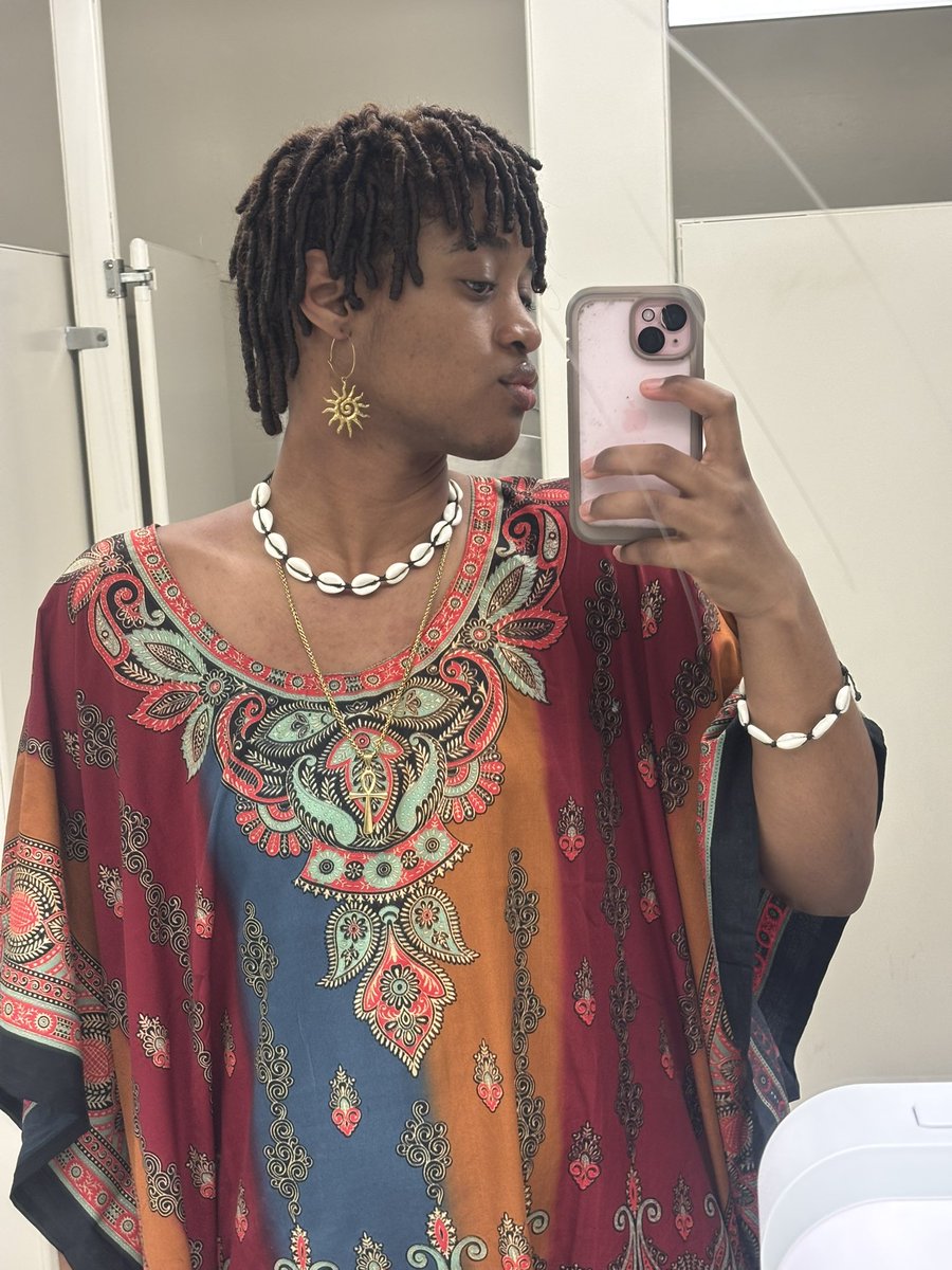 cyearaderoot's tweet photo. y’all fw femmes that can get a lil androgynous with it? https://t.co/ALFrQoj5Nx