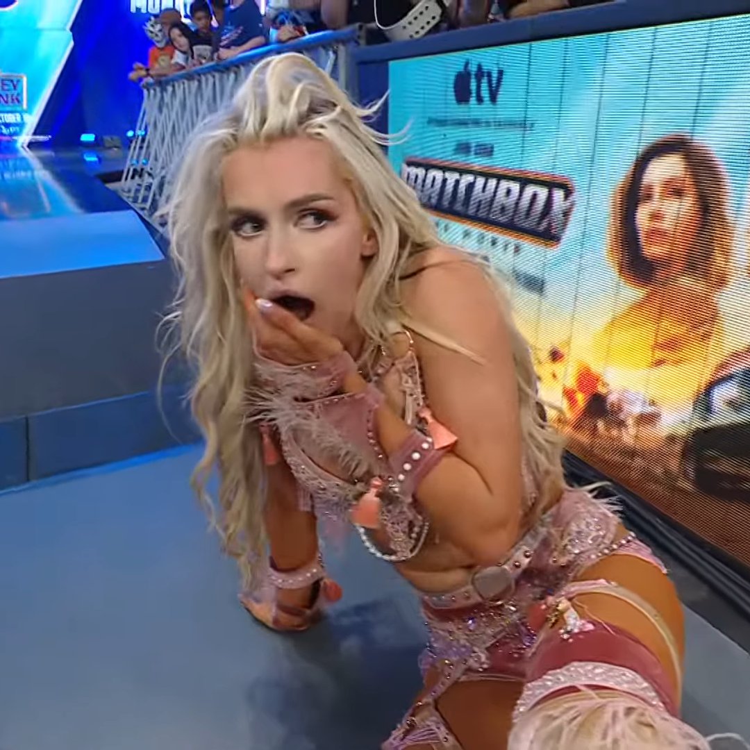ExposingIWC's tweet photo. This feud is far from over and that was the best crowd reaction Giulia has gotten on the main roster in the states. #smackdown https://t.co/M2HZYVm3bV