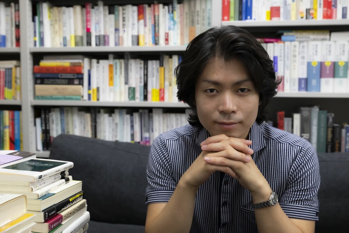 JBpress's tweet photo. 「日本ペア、強いよね」と恒常的に言える状況へ、りくりゅうから始まった日本のカップル競技の好循環と残された課題 《松原 孝臣》

フィギュアスケートの2026－2027シーズンが開幕している。

ルール改正などの動きもある中、どのようなシーズンになるのか。

研究者として、振付家として、競技者時代と変わらず真摯かつ誠実な姿勢とともに取り組み、さらには他の領域、例えば大会の解説者でもその一貫した姿勢で好評を博している町田樹を訪ねた。

近年の日本フィギュアスケート界のトピックの一つには、ペアとアイスダンス、「カップル競技」の認知と関心の高まりがある。

今シーズンはさらに加速しそうな気配もある。

町田樹も、ペアとアイスダンスの状況は「おそらく少しずつ変わっていくと思います」と語る。

▶続きを読む（コメント欄へ）