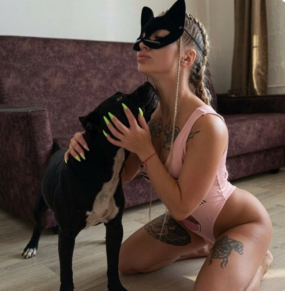 Canniba9w83's tweet photo. That moment when I realize you still haven't subscribed...🥵❤️‍🩹💦
Guess I'll just keep these pics for myself then❤️🐶🐾
Link on Bio👇 https://t.co/WCriKUh6xu https://t.co/Yg6FDfiKFo