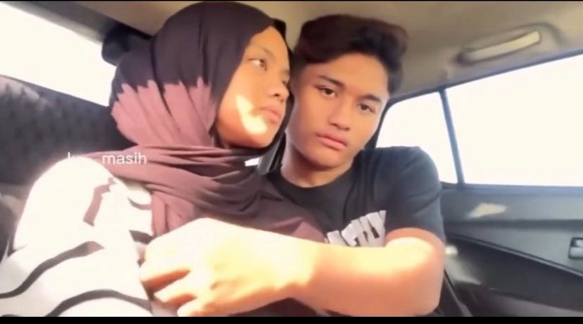 nurzyz04z's tweet photo. Ini viral melayu? #awekcun #awekmelayu #sangap https://t.co/q08gINFWZj