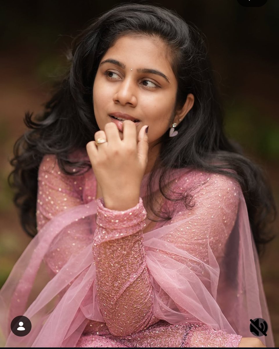gsmari_Aditi's tweet photo. ☘️அதிகாலைப் 🌻
பனித்துளியாய் 🍃
🍀என் 🌻
மனதில்🍃 
🍀வந்து 🌻
விழுகிறாள் 🍃

🍀உறைந்திருந்த 🌻
என் 🍃
🍀மனதை 🌻
மெல்ல 🍃
🍀மெல்ல 🌻
கரையச் 🍃
🍀செய்கிறாளே🌻

காலைத் 🍃
🍀தென்றலாய் 🌻
வந்து 🍃
🍀என் 🌻
நினைவுகளைத் 🍃
🍀தழுவி 🌻

🌹மீண்டும்🌻 

🍀ஒரு 🌻
உதயமானாள் 🍃
அவள்❣️ https://t.co/URtfxGt905