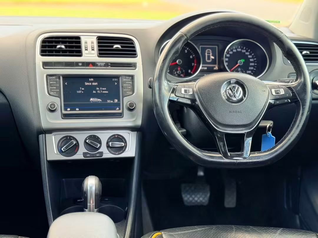 2lani47's tweet photo. 168 000
AUTOMATIC Polo Tsi HIGHLINE 2017 Model 138 000KM with Spare Keys 
📲0813417410 https://t.co/HGffUMUfFX