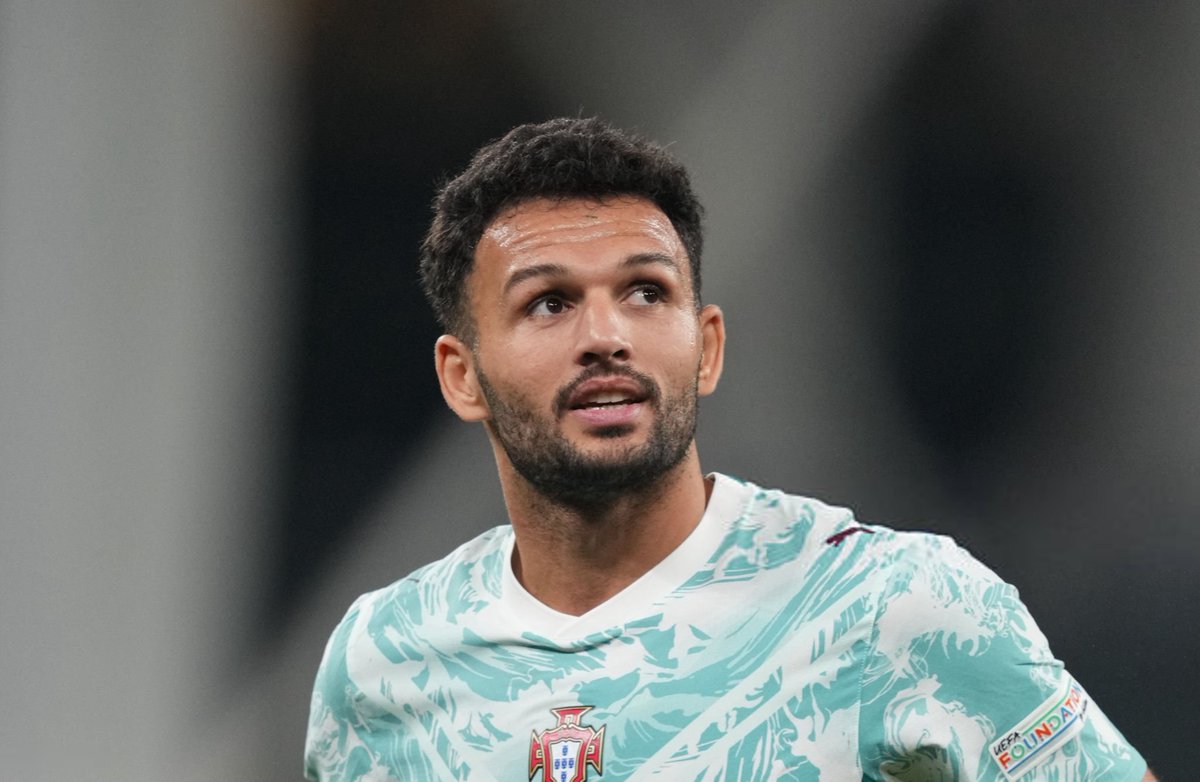 TouchlineX's tweet photo. 🚨 𝗗𝗜𝗗 𝗬𝗢𝗨 𝗞𝗡𝗢𝗪: Goncalo Ramos created as many chances vs. Denmark as Cristiano Ronaldo did in his last 8 matches with Portugal combined.

Ramos was able to create 3 chances, score a goal, and give an assist vs. Denmark. https://t.co/J08s1PSiLL