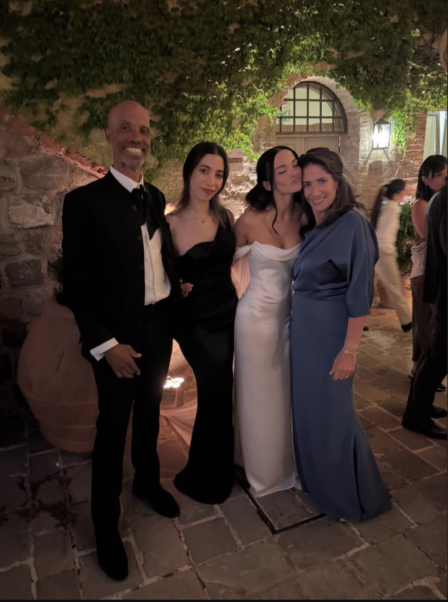 wickedlydovee's tweet photo. cameron’s family at dove’s wedding, posted by his sister libby :,) https://t.co/ulWjyPnCGG