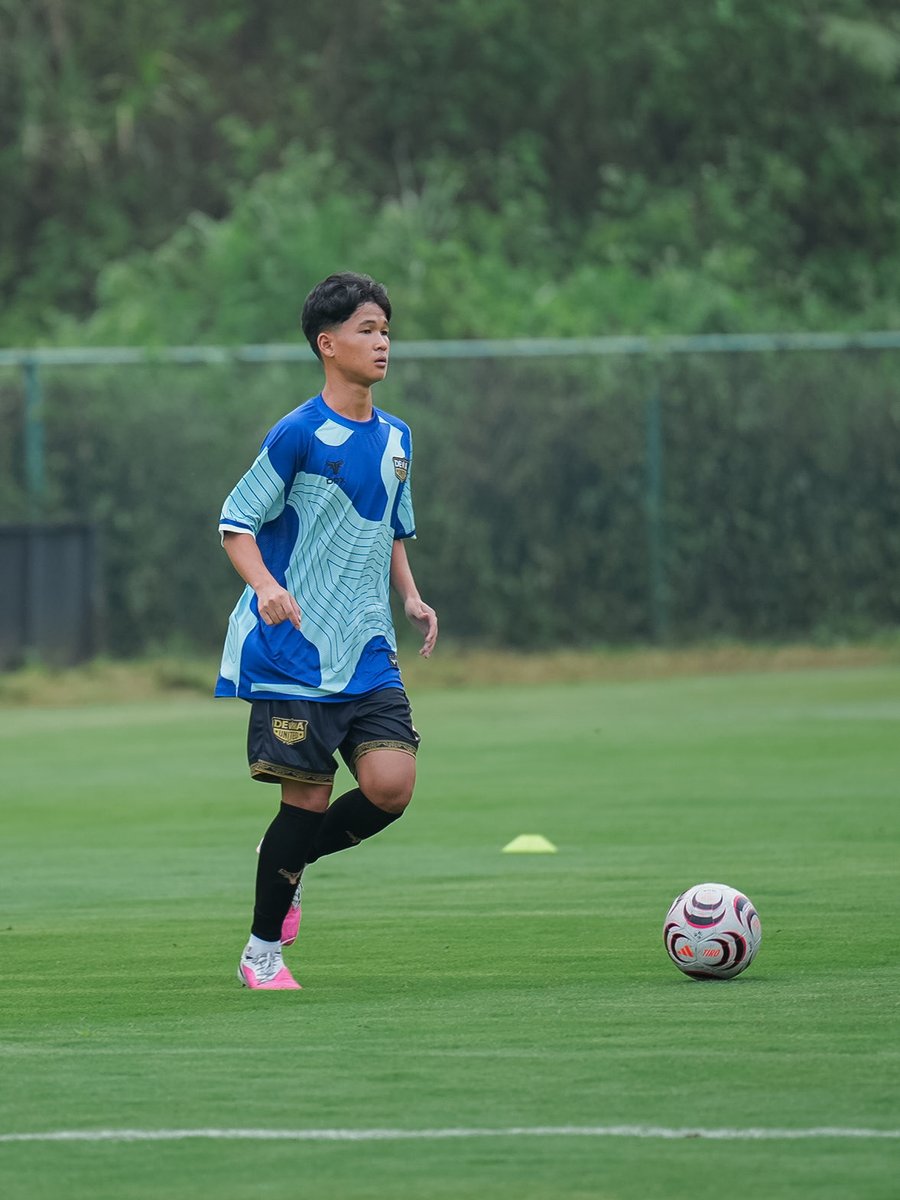 dufcdevelopment's tweet photo. Warming Up!

#DewaunitedfcDevelopment
#EpaOne https://t.co/lxTaJmGE0f
