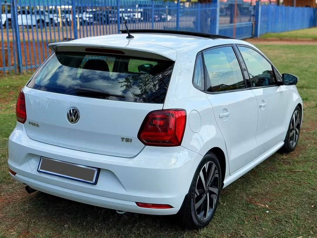 2lani47's tweet photo. 168 000
AUTOMATIC Polo Tsi HIGHLINE 2017 Model 138 000KM with Spare Keys 
📲0813417410 https://t.co/HGffUMUfFX
