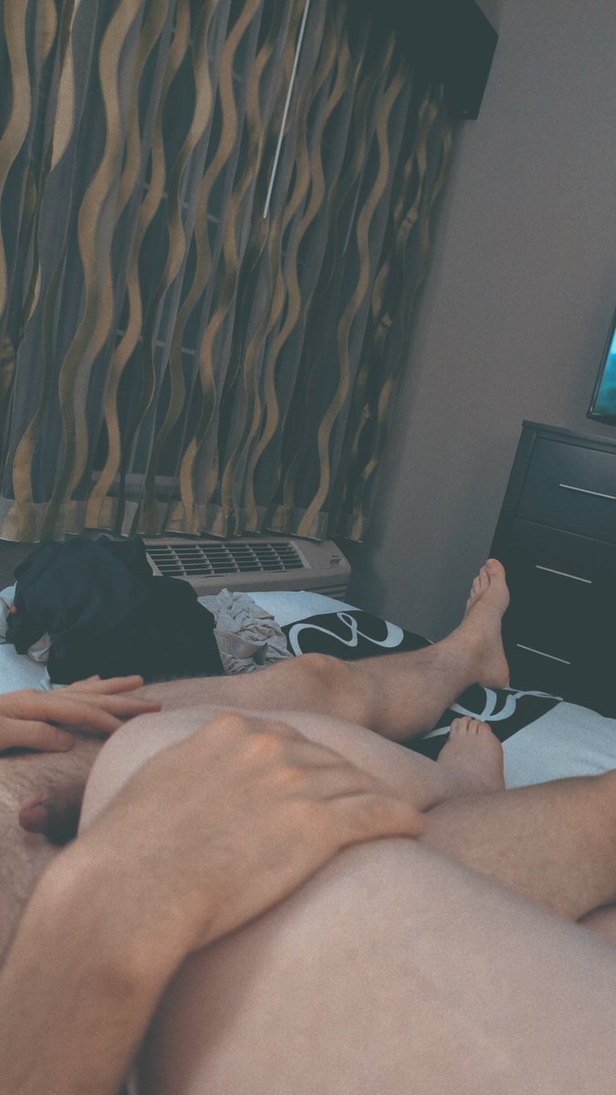 Sweet_Bug96's tweet photo. After sex cuddles while watching Jurassic World at the hotel🥰😘🤭 https://t.co/KCdzB2D41a