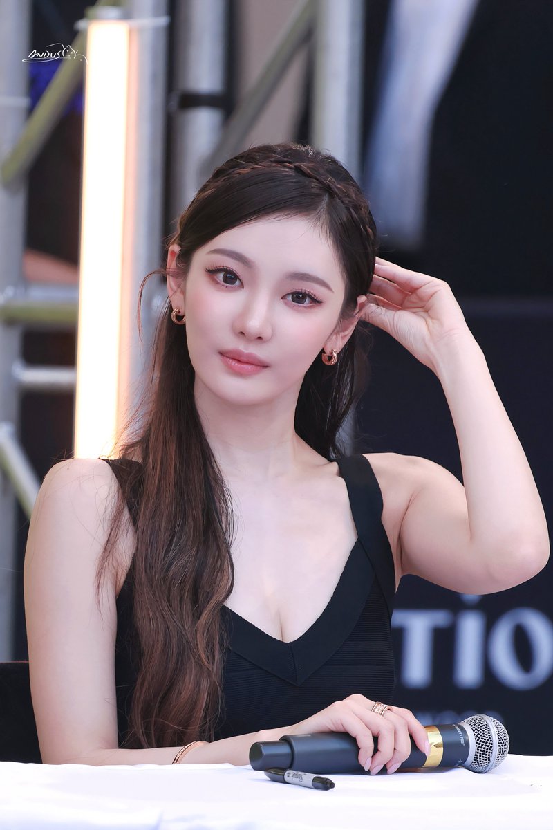 AndusMui's tweet photo. 261002 LA fansign event
 
#NINGNING #aespa
#닝닝 #宁宁 #宁艺卓 https://t.co/2TQn7lJsRm