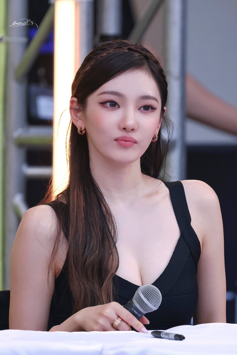 AndusMui's tweet photo. 261002 LA fansign event
 
#NINGNING #aespa
#닝닝 #宁宁 #宁艺卓 https://t.co/2TQn7lJsRm