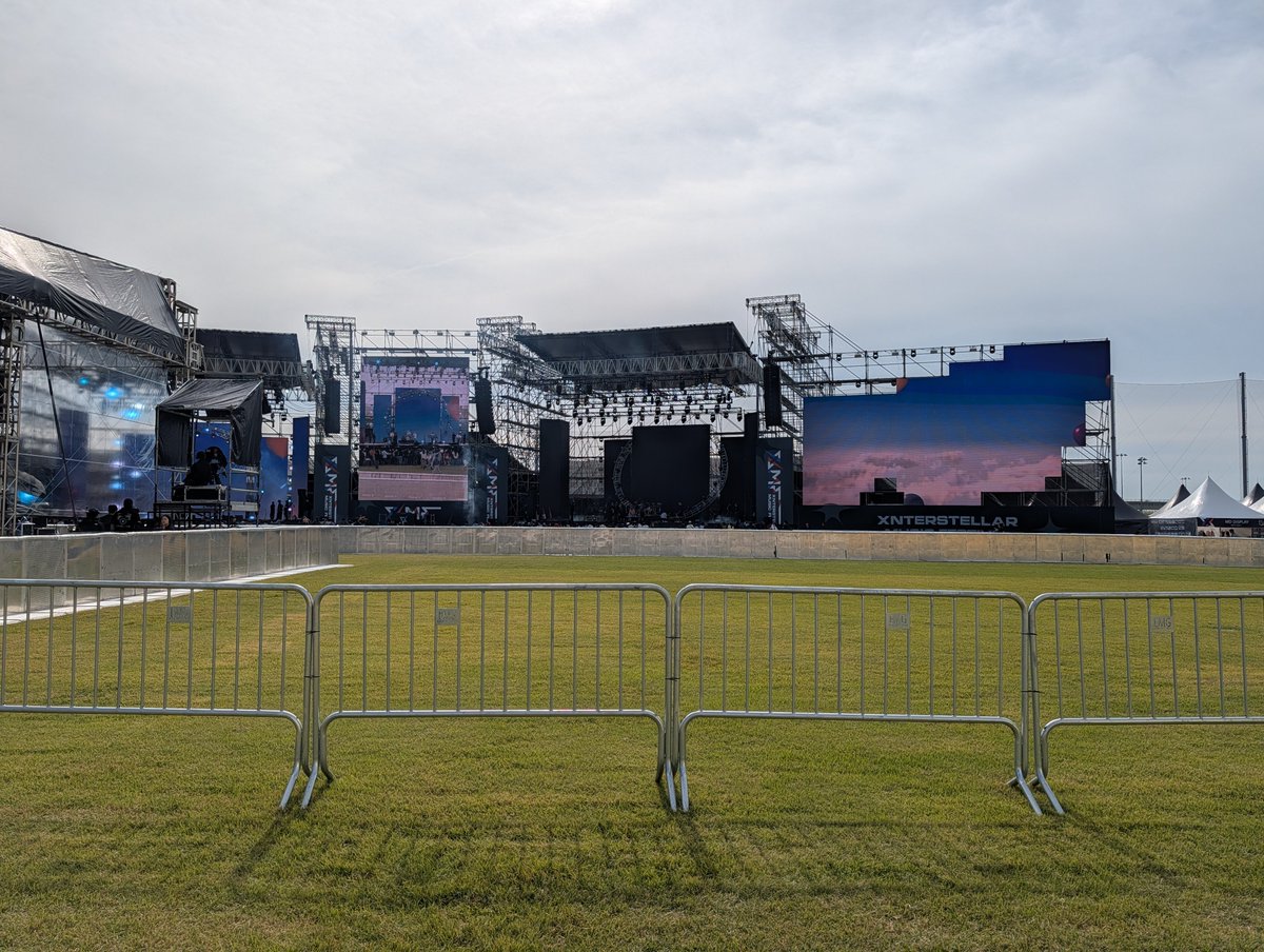 djcatskratch's tweet photo. Inside!!! HUGE #ado #xmf https://t.co/bKLkDWgrMC