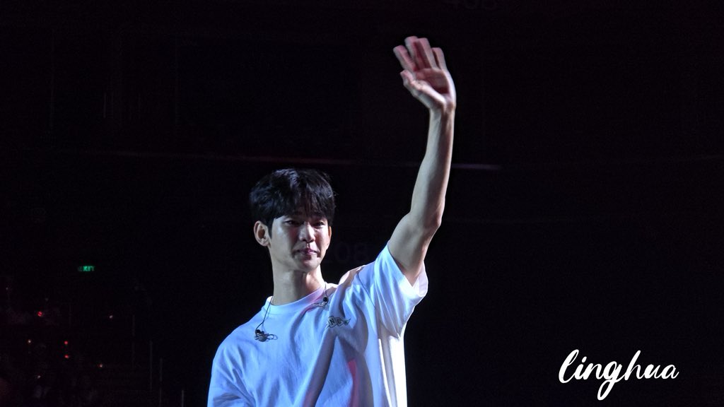 lh_ksh216's tweet photo. Bench FM 唱完Dreaming感动流泪 卡机嘛🥹🥹#kimsoohyun #bench https://t.co/gvh0KB7PNY