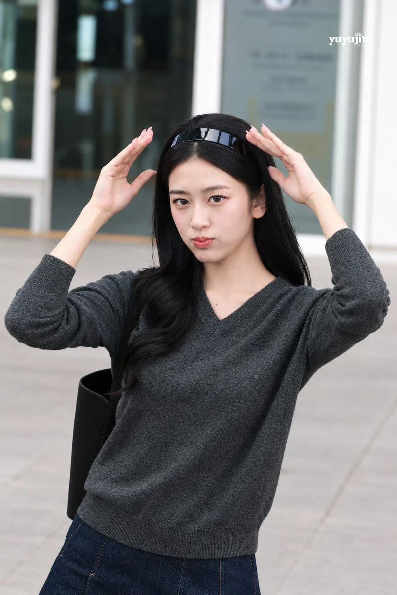 ydysggy's tweet photo. Can’t wait to witness the amazing fashion moments Yujin will bring at Paris Fashion Week.

YUJIN VERS PARIS
#YUJINgoestoPFW 
#ANYUJIN 
#LacosteSS27 https://t.co/PlSLvdTIB7