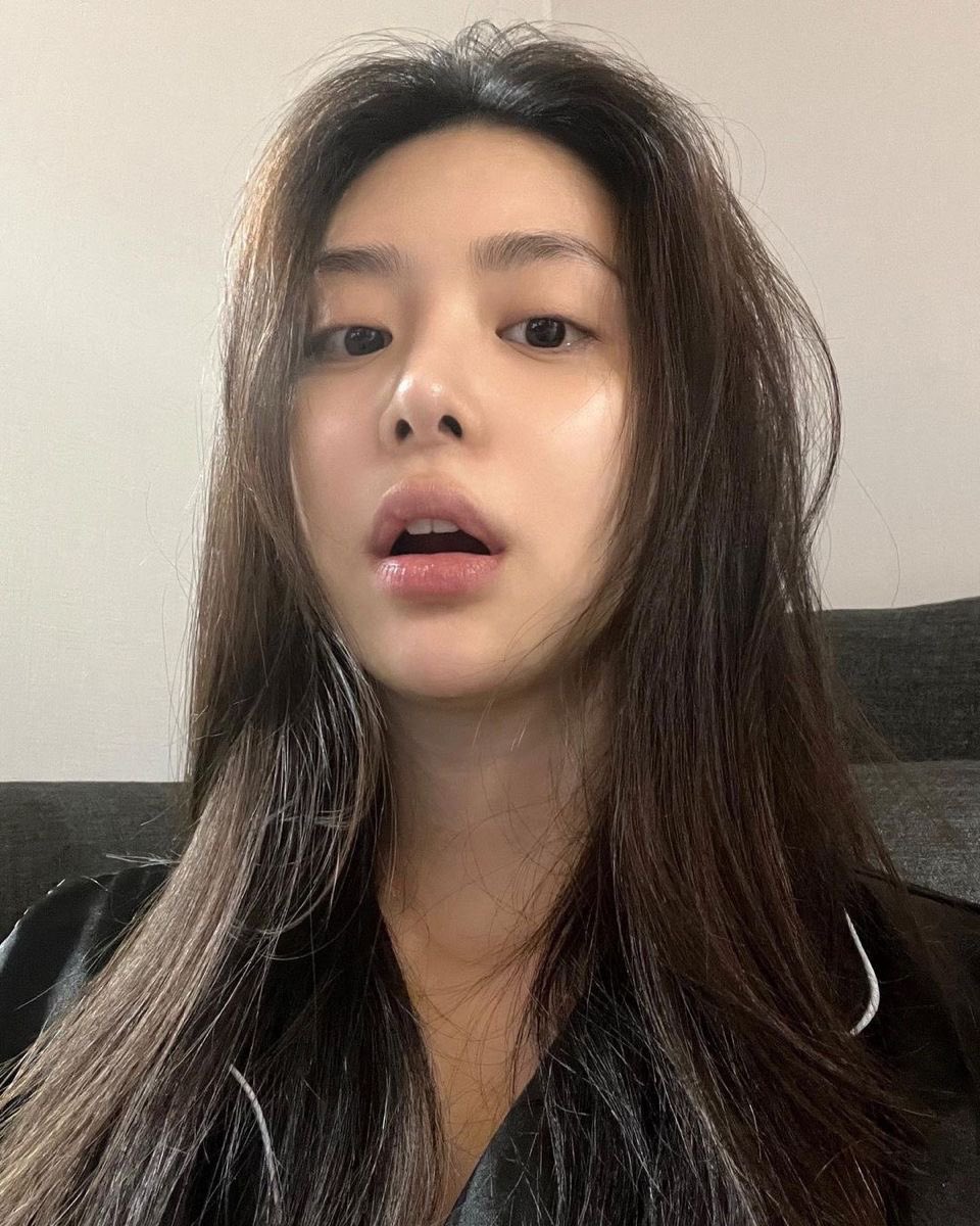eisabeya's tweet photo. just wake up like this https://t.co/zpdrwIJyQw