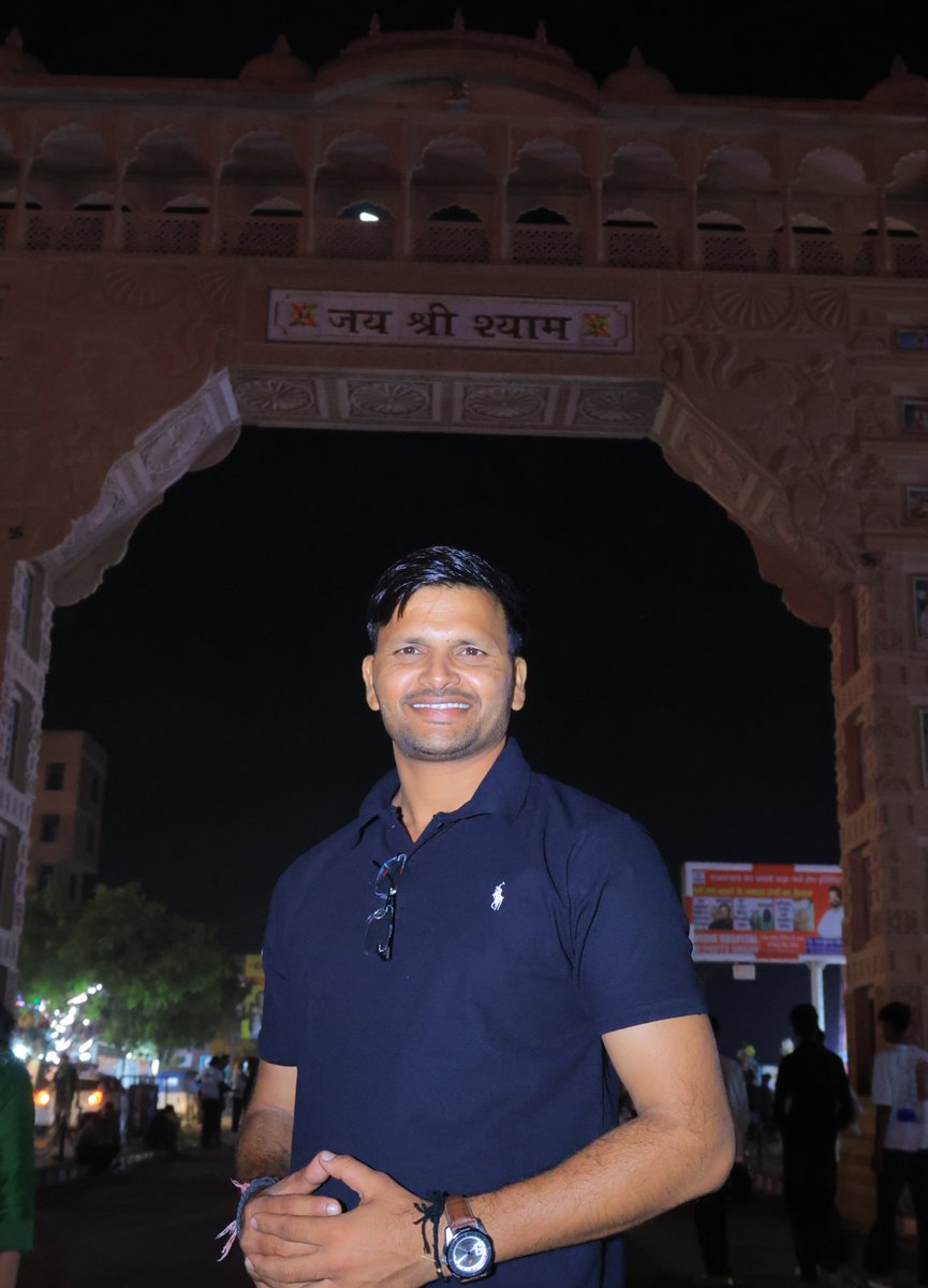 RohitashMeenaa's tweet photo. आज प्रातः श्री खाटू श्याम जी, सीकर के पावन दर्शन कर आशीर्वाद प्राप्त किया। 
जनसेवा के संकल्प को और मजबूत करने की प्रार्थना की।
जय श्री श्याम 🙏 https://t.co/rt2hVPLax1