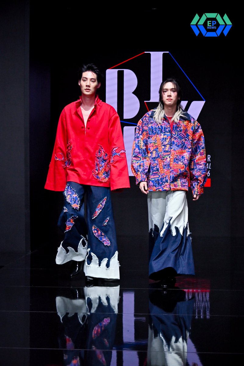 epnewsonline's tweet photo. “สายลับ-ภณ”  ร่วมเดินแฟชั่นโชว์ จาก “Rajamangala University of Technology Phra Nakhon” ในงาน Bangkok International Fashion Week 2026 - Visionary Stage at Siam Center

SAILUBPON AT SIAM CENTER BIFW26
#SiamCenterBIFW2026xSAILUBPON
#SpySailub #PonThanapon
#SiamCenterBIFW2026 https://t.co/Yrs3jQkBZv
