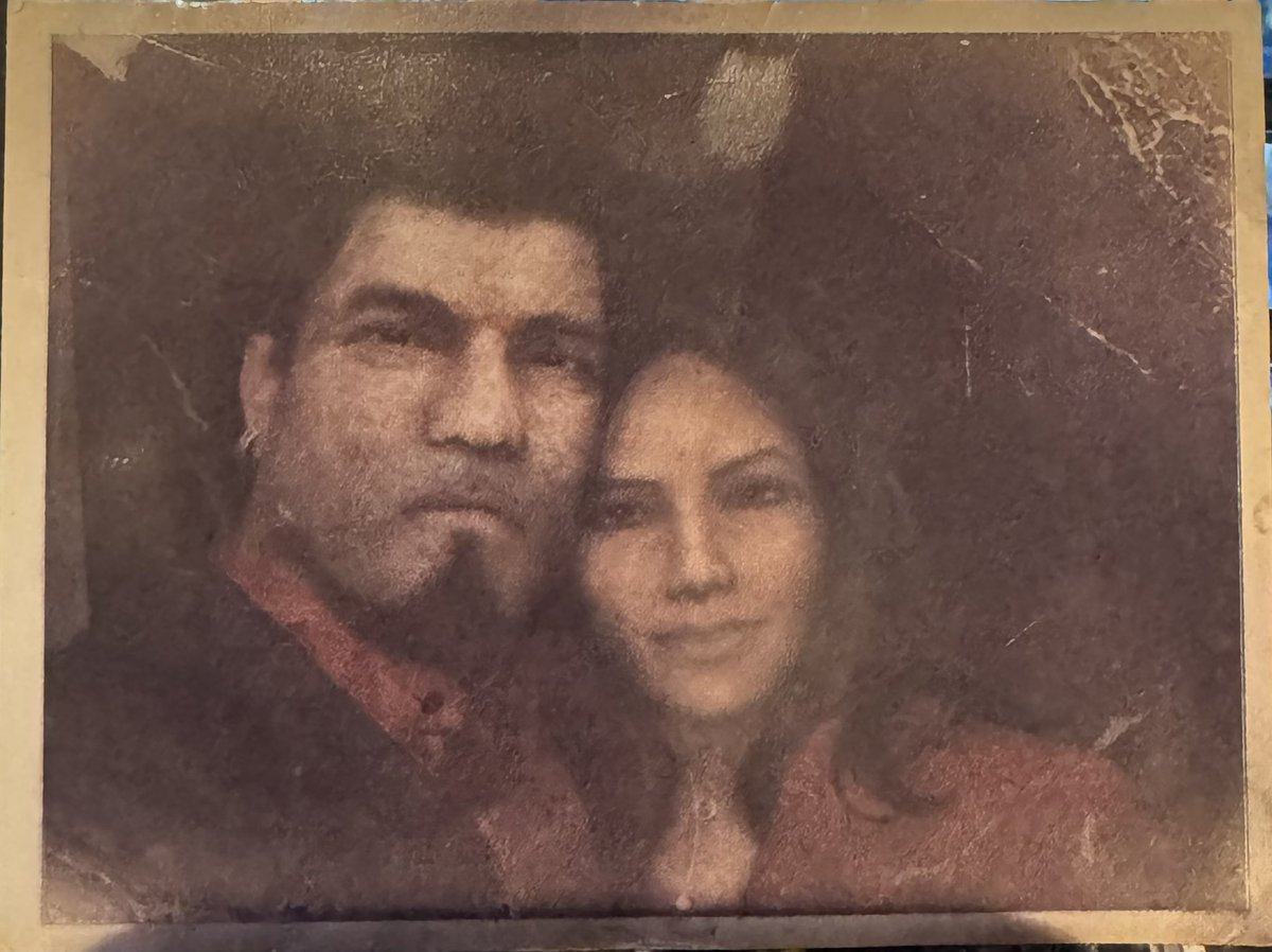 FennecInari's tweet photo. Been enjoying Gears of War E-Day. I lost nearly everything I had in 2015. The one thing I managed to keep was from my Gears of War 2 Collectors Edition was this. Playing as Dom again really hits the spot I needed hit. https://t.co/mYtaFPCOiE