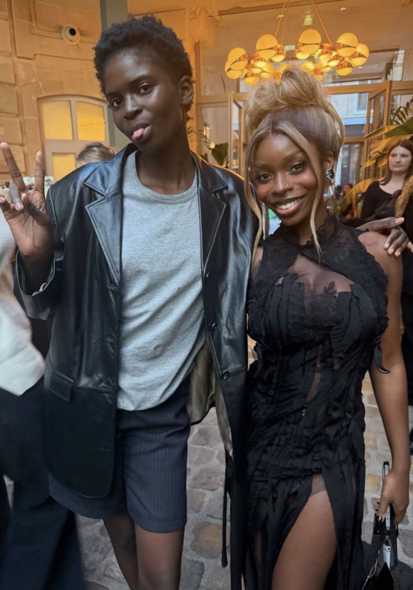 juanitamay1998's tweet photo. Olandria looking gorgeous at the Ottolinger SS27 show with that big smile and doll-like updo! #OlandriaxOttolingerSS27 #OttolingerSS27 https://t.co/oISOcNKuR1