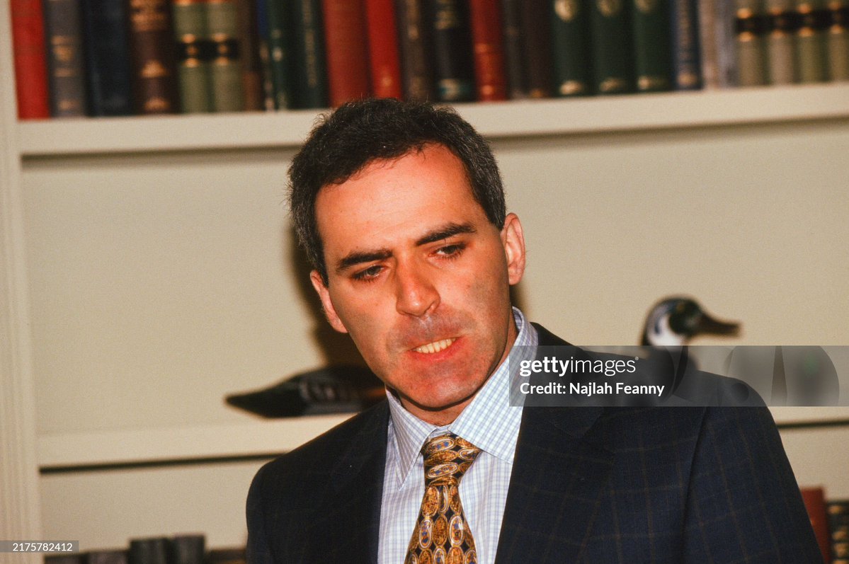 carpovmonoxide's tweet photo. kas’s golden-balck tie color code around the nineties (such a high proportion of against db)(crazy have i entered an era when i could estimate the time period with their fits.) https://t.co/liwk6pkmPl