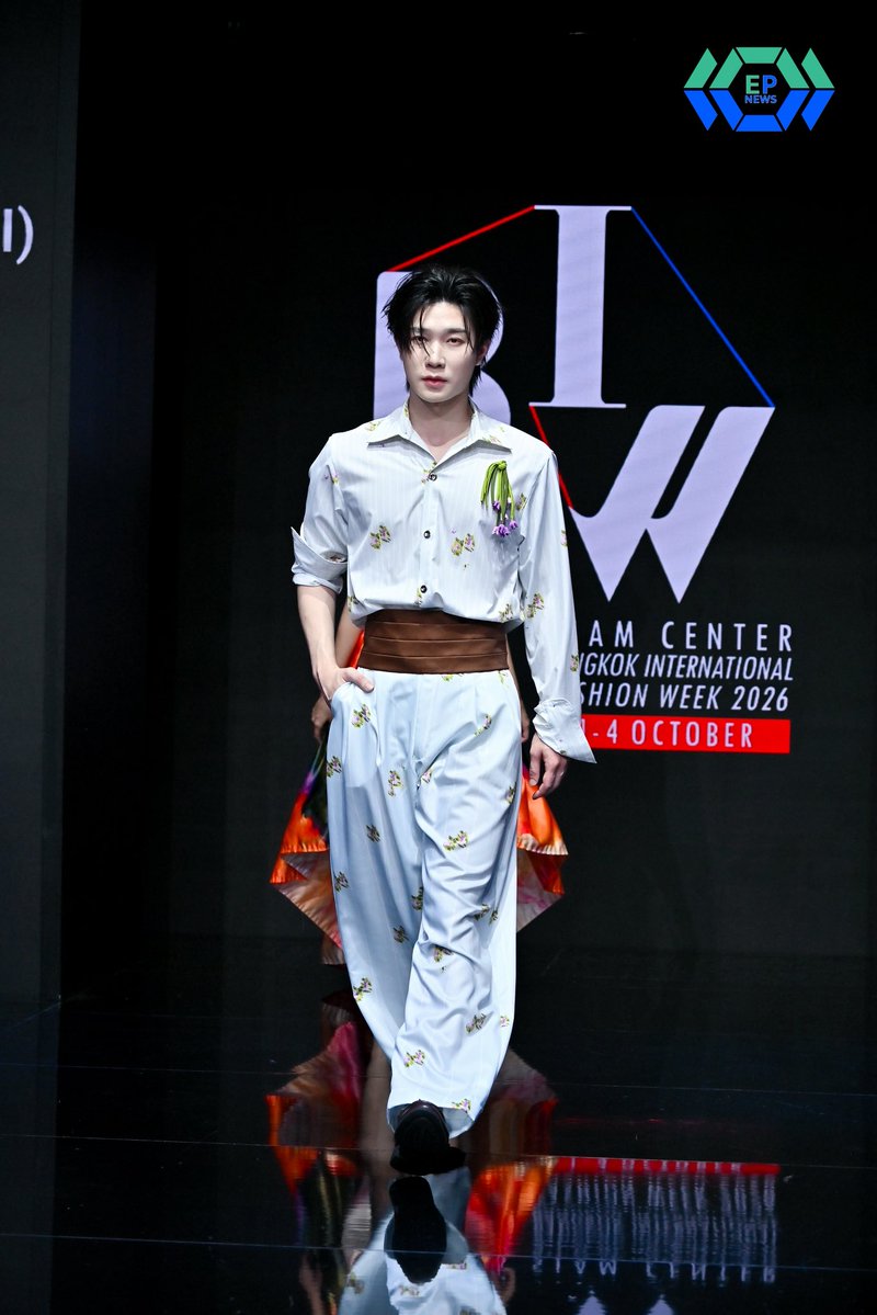 epnewsonline's tweet photo. “ยิม ปริญญากรณ์” #Mynameis_yim ร่วมเดินแฟชั่นโชว์  ในงาน Bangkok International Fashion Week 2026 - Visionary Stage at Siam Center

YIM AT SIAM CENTER BIFW26
#SiamCenterBIFW2026xYIM
#SiamCenterBIFW2026
#BIFW2026 #SiamCenter https://t.co/kx0C8rfhgC