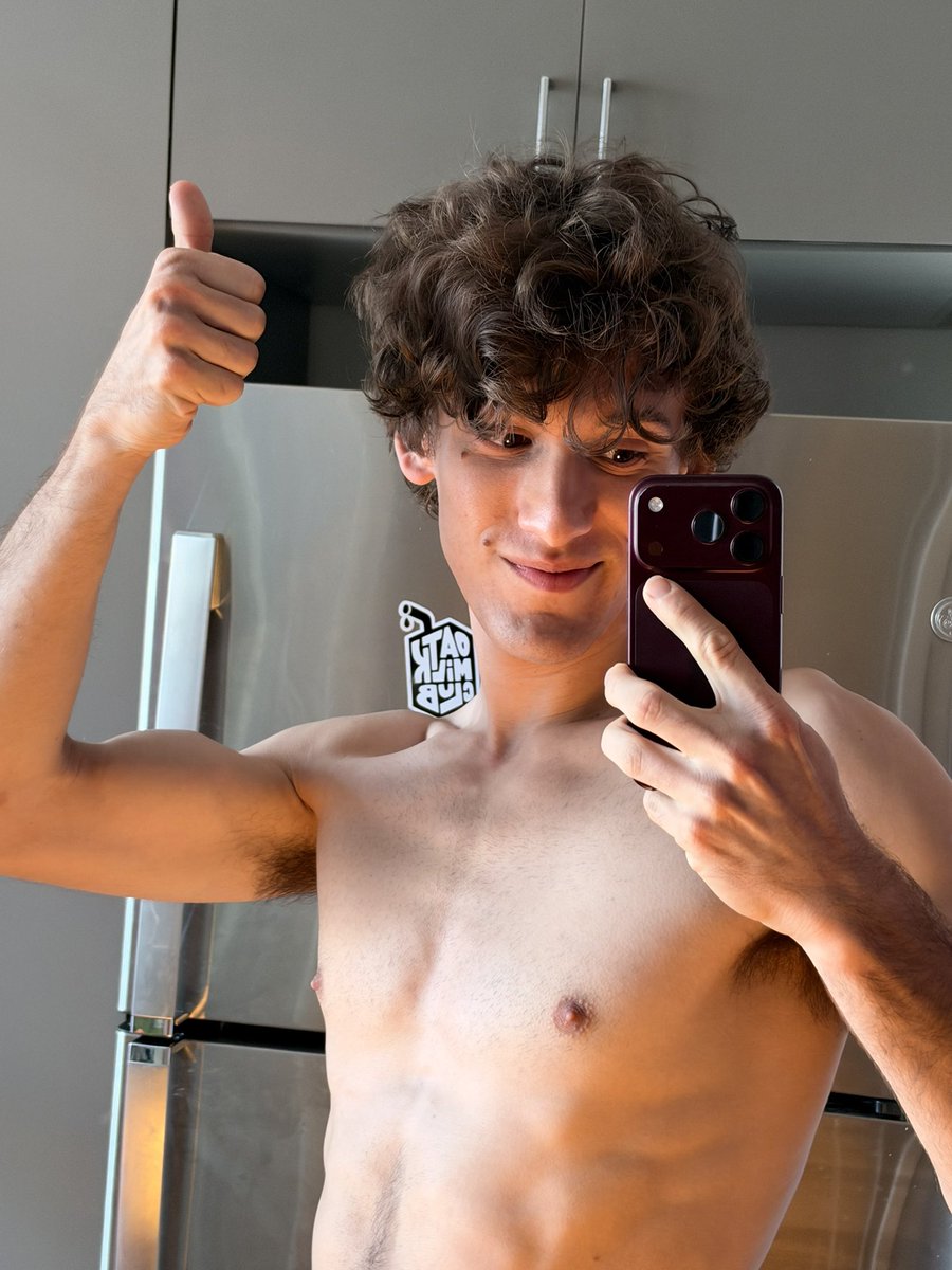 twinkprolly1's tweet photo. Time to rebuild A documentary about surviving off pussy &amp; almonds 👨🏻‍❤️‍💋‍👨🏼 https://t.co/VELqI0Nnsf