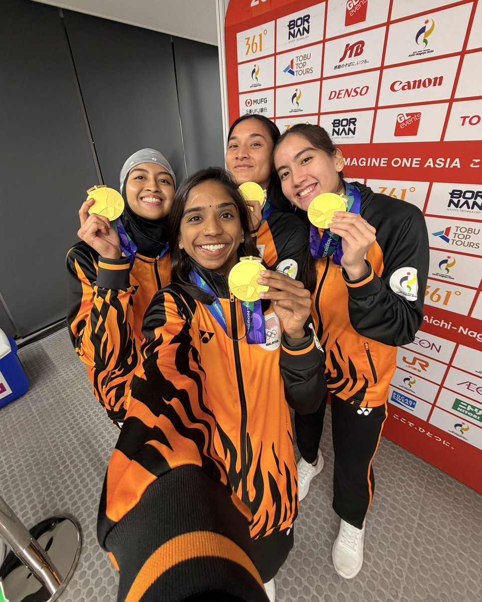 sangari_99's tweet photo. Another gold medal for Malaysia in the team event at the 20th Asian Games Aichi-Nagoya 2026 🥇🇲🇾

Nothing like winning it together, especially alongside the boys team and creating history together. So proud of this team and grateful for all the support!

For Malaysia, always ❤️ https://t.co/mcw6CqtlBx