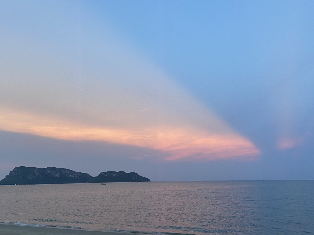 Nachadqcp's tweet photo. อากาศดี ���ระจวบที่รัก https://t.co/OmmDfUEYtQ