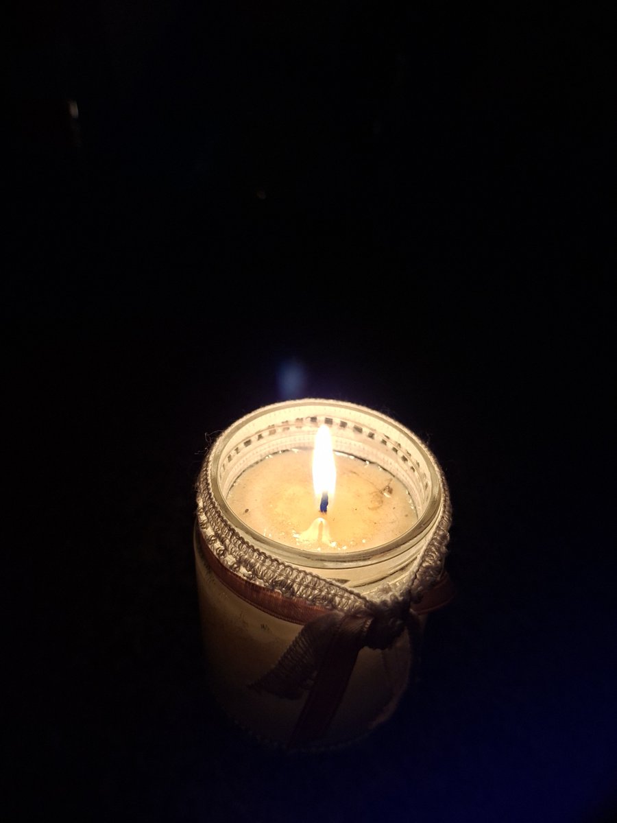 Lup3Loles's tweet photo. Por fin un día iba a servir ser la morra de las velas https://t.co/QvH88NmHxV