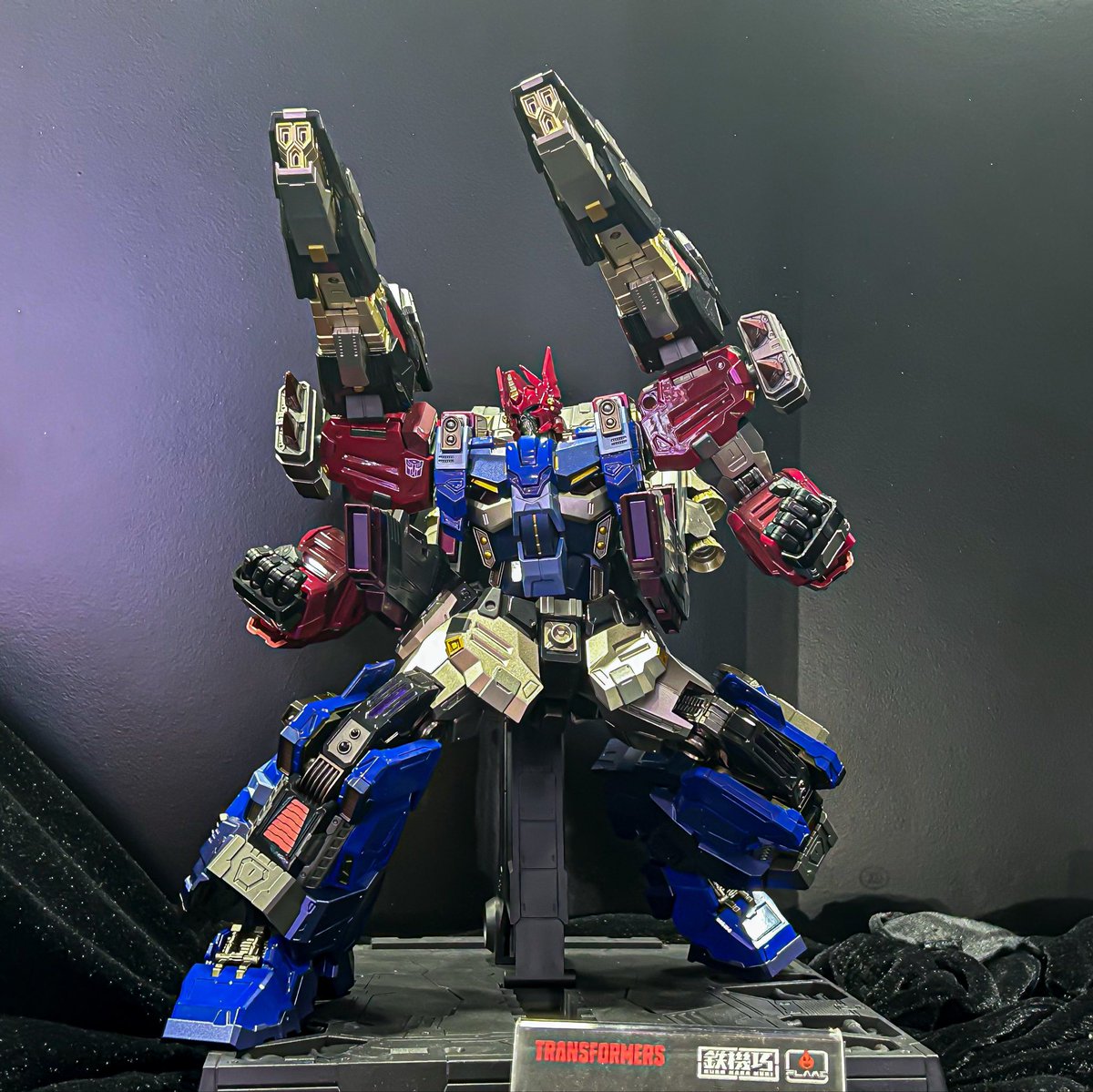 flametoys_staff's tweet photo. ◤◢◤WF2026 Shanghai◢◤◢

KURO KARA KURI

Shattererd Glass UltraMagnus

#WF2026
#FLAMETOYS https://t.co/U28aYnTaW4