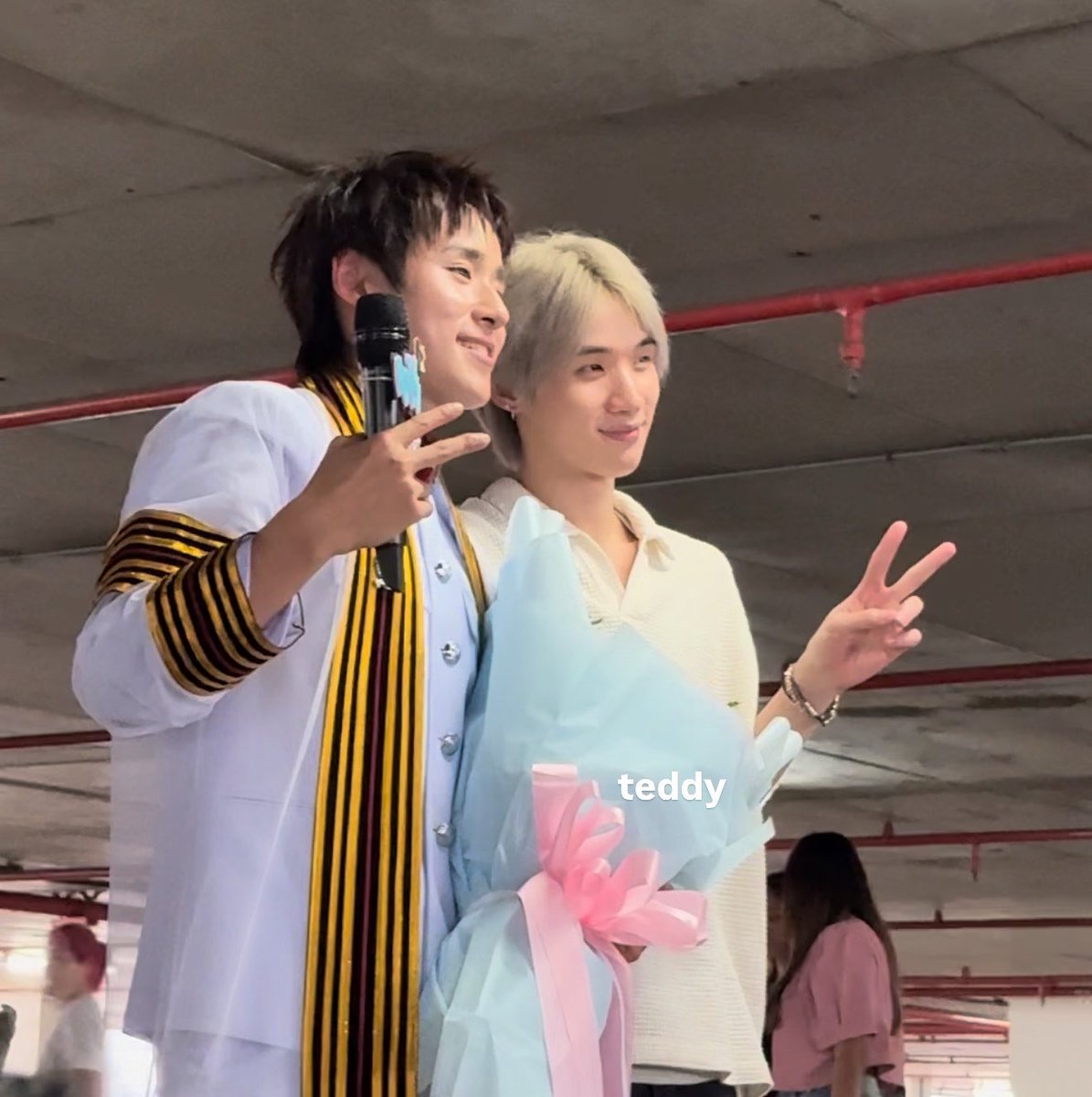 florystoo's tweet photo. น้องคนนี้นี่เองที่สะดุดลานเกียร์ตอนปี1 https://t.co/5F2gCNUmBq