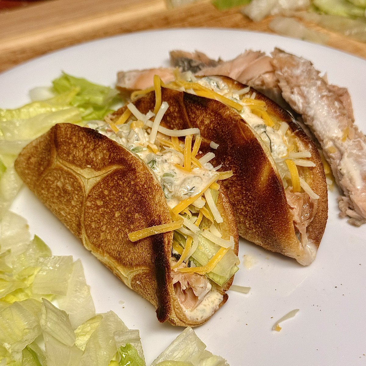 DaddiosRecipes's tweet photo. Dinner. Salmon tacos with: cheese, lettuce and my 21 Gun Cowboy Ranch! https://t.co/gxX7qc45Ym