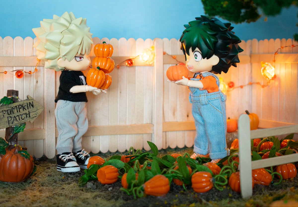 EEE5712's tweet photo. 🥦: Just one more pumpkin, Kacchan!
💥: 😑

I have a handful of new fall pictures i'll be posting in the next week, they turned out so cute! 🧡💚

#bkdk https://t.co/eNl7P1qrDz
