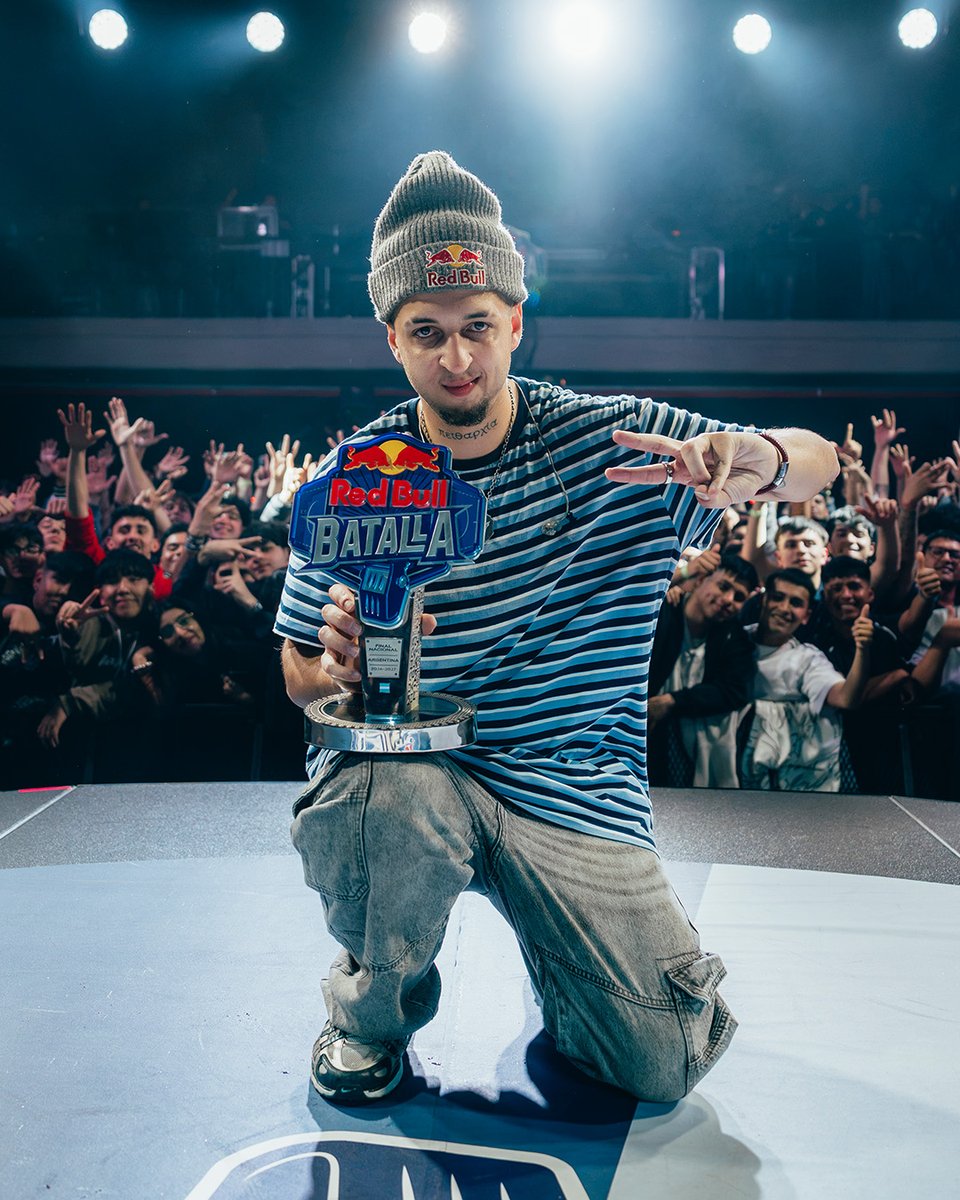 redbullbatalla's tweet photo. Mecha es el flamante BICAMPEÓN Nacional de #RedBullBatalla Argentina 🏆

Tras vencer a Franchute en octavos, a GW en cuartos, a Abel en semifinales y a 1Tob1 en la final, se consagró Bicampeón Nacional de @RedBullArg y competirá en la Final Internacional de #RedBullBatalla el próximo 20 de marzo en Plaza de Toros de Acho en Lima, Perú.
