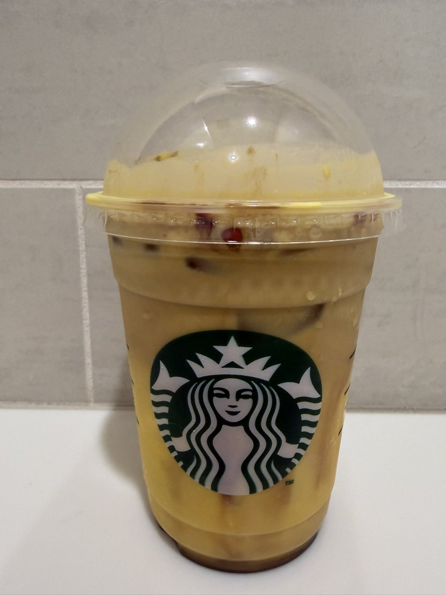YOU79454656's tweet photo. スタバ〜(◍ ´꒳` )っ𖠚ᐝ
#スタバ
#スターバックス
#ピカチュウハニークリームラテ https://t.co/GMwzm69C7X
