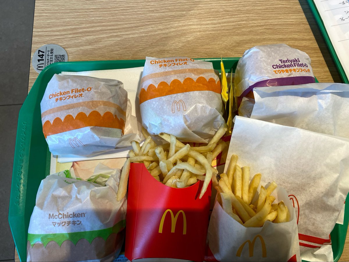05mia25's tweet photo. おはようございます☀️
マックで
チキン食べ納めしてきます笑🍔 🍟 https://t.co/O7PermjmBR