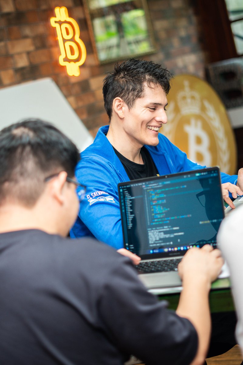 cubo_ai's tweet photo. Moving from theory to real-world practice in our Python Workshop ⚡  

​From data structures and automation to connecting external APIs building the foundation to interact directly with AI. https://t.co/5cCVjYoxJr