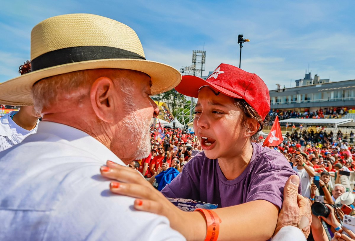 intisumaj2's tweet photo. "Quiero que la hija de la empleada doméstica tenga las mismas oportunidades que el hijo del patrón a la hora de conseguir un trabajo. El rol del Estado es que todos tengan las mismas posibilidades de competir y que luego gane el mejor"

Luiz Inácio Lula de Silva https://t.co/vk5MV5CHbv