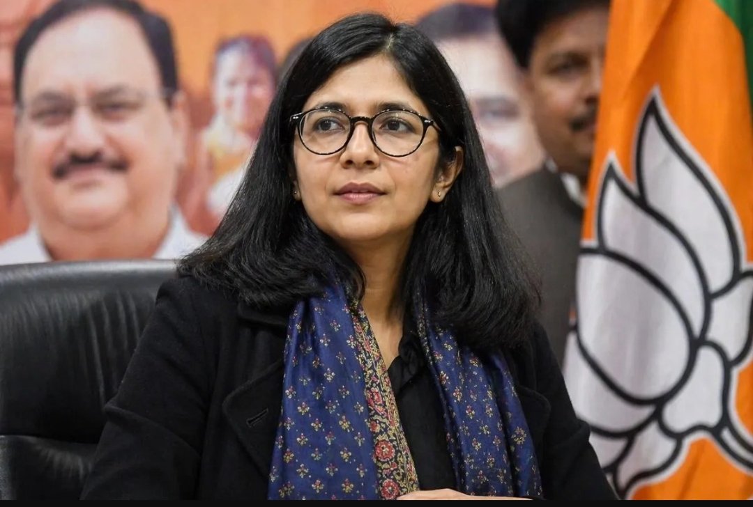 Rajababu4you's tweet photo. ये स्वाति मालिवाल है।

ये पहले देश में जहां भी महिलाओं पर अत्याचार होता था तो तुरंत आवाज उठाती थी।

जब से इन्होंने मोदी जी की नारी वंदन अभिनंदन चंदन स्कीम ज्वाइन की है। तब से देश से महिलाओं की समस्या खत्म हो गई है।

एक कचौड़ी दो समोसा 
ऐसी नारी का क्या भरोसा https://t.co/8CFM9d5BnV