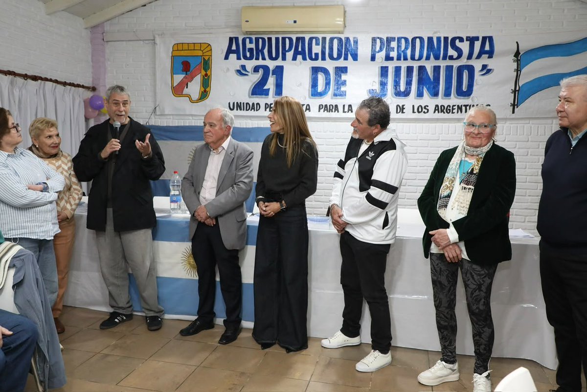 jorgeferraresi's tweet photo. Junto con @magdysierra , Luis Carzoglio y los compañeros y compañeras de la Agrupación 21 de Junio, celebramos el 5.º aniversario de la organización.

Cinco años de militancia, compromiso y trabajo colectivo, construyendo desde el territorio y acompañando a nuestra comunidad.

Creemos que la organización y la participación política son fundamentales para transformar la realidad y construir una sociedad más justa y ese camino es con @Kicillofok