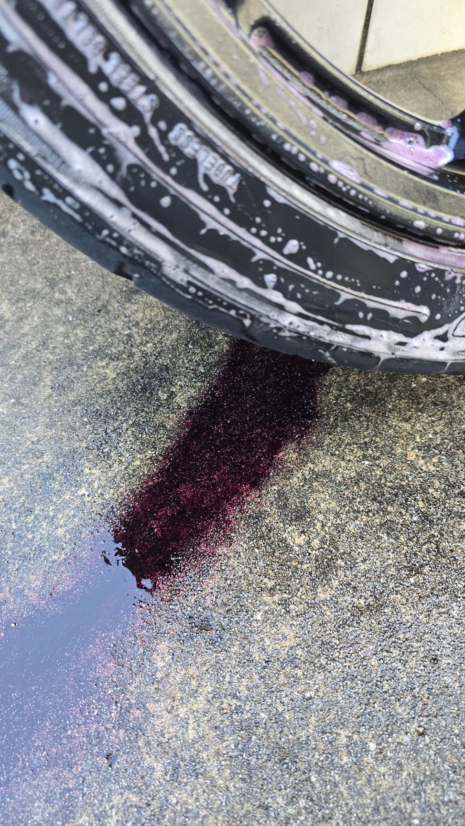 CarMemory's tweet photo. 洗車＋ホイール付け替え前洗浄
定期的な鉄粉除去はしよう https://t.co/ZGDTSMQ5jt