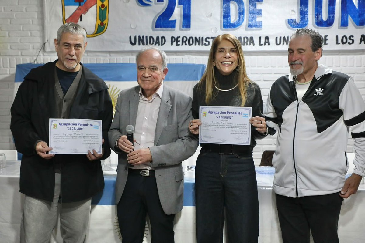 jorgeferraresi's tweet photo. Junto con @magdysierra , Luis Carzoglio y los compañeros y compañeras de la Agrupación 21 de Junio, celebramos el 5.º aniversario de la organización.

Cinco años de militancia, compromiso y trabajo colectivo, construyendo desde el territorio y acompañando a nuestra comunidad.

Creemos que la organización y la participación política son fundamentales para transformar la realidad y construir una sociedad más justa y ese camino es con @Kicillofok