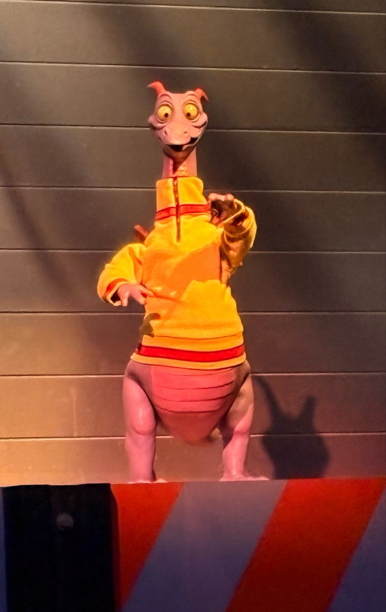 naniwa_no_D_ota's tweet photo. Journey into Imagination with Figmentとシンドバッド・ストーリーブック・ヴォヤッジの共通点
・曲が良すぎる
・このアトラクション限定のキャラがいる
・曲が良すぎる
・体験時間が10分程度と長めである
・曲が良すぎる
・待ち時間が5分
・曲が（以下略） https://t.co/TX7824O7a5