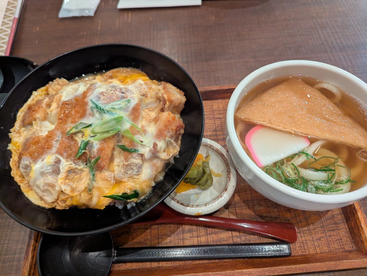 hurricane_Mk1's tweet photo. 神戸北町のうどん和久でカツ丼と小きつねうどんなう。 https://t.co/l9M1qygbWz