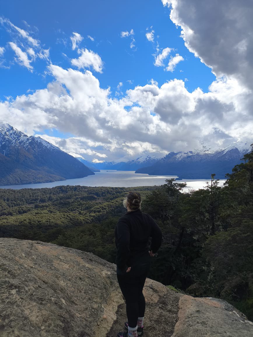 sele_gil's tweet photo. no puedo subir fotos de mi viaje porque cada vez q entro a elegir me quedó flashada con el paisaje que tenía frente a mis ojos, la puta madre que tierras tan pero tan preciosas tiene nuestro amado país y lo están vendiendo!! q cosa inmensa el sur https://t.co/HRsyklpl1R