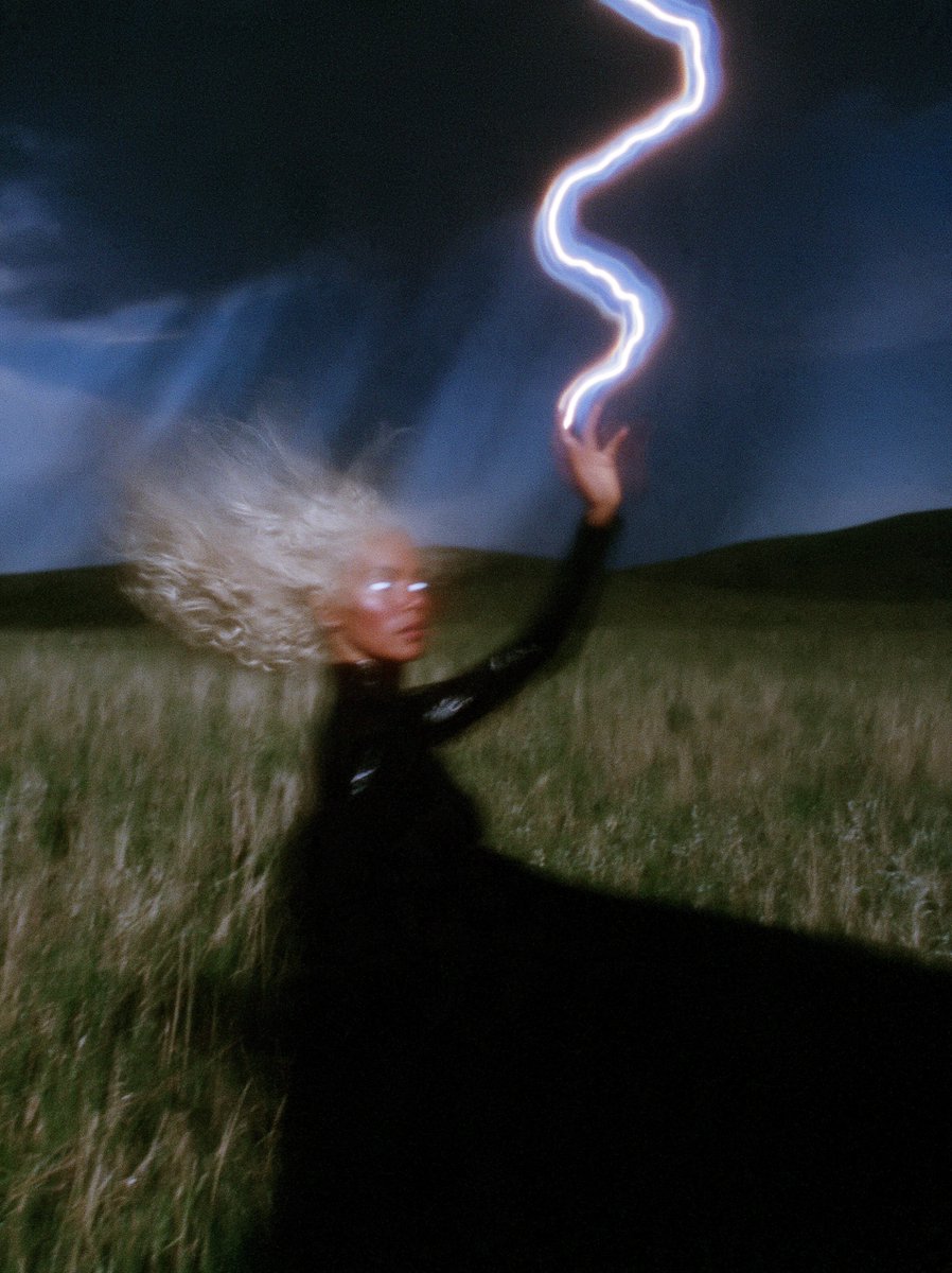 craftian_keskin's tweet photo. Storm from X-Men.

Portrayed by Halle Berry https://t.co/sGO776y9Gb