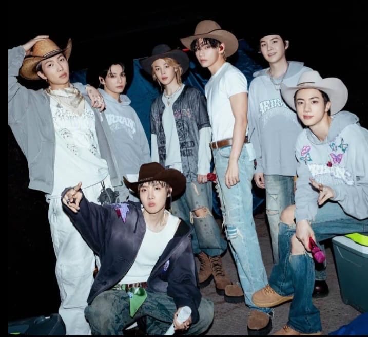 Lopez19_03's tweet photo. Esperemos que los chicos disfruten esta gira por LATAM ✨💜

I'm voting for BTS at #ARIASBTS 2026 https://t.co/2Al1iSiTUR