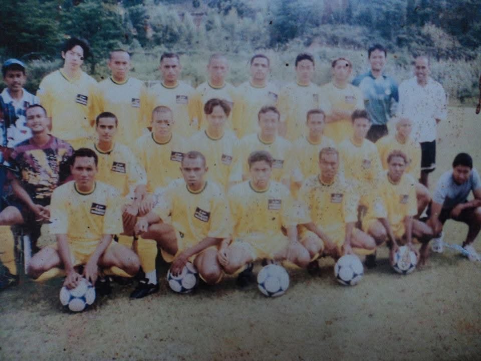 txtdaribogor's tweet photo. From Setu Cikaret to Lake Como🏟️✨

Flashback (2001) Saat Mirwan Suwarso masih menjadi owner Persikabo Bogor, jauh sebelum menjadi presiden Como 1907 di Italia. 🇮🇹 https://t.co/fMg5q66j72